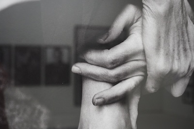 Hände die ineinander verschränkt sind Hände die ineinander verschränkt sind