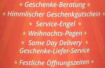 Diensleistungsschild während der Weihnachtsszeit Diensleistungsschild während der Weihnachtsszeit