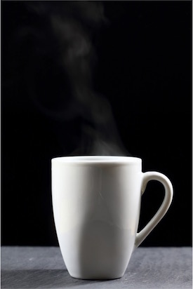 Dampfende weisse Tasse