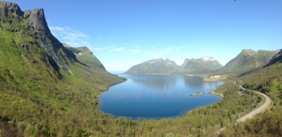 Bergpanorama mit See