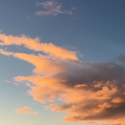 Wolken im Sonnenuntergangslicht