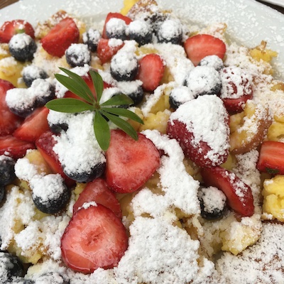 Kaiserschmarren mit Beeren