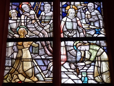 Kirchenfenster mit Jesu Salbung