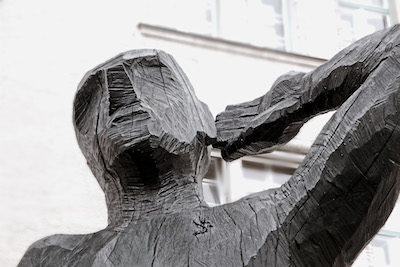 Hörender Kopf als Holzskulptur Hörender Kopf als Holzskulptur