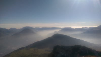 neblige Gebirgslandschaft