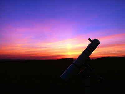 Fernrohr vor Sonnenuntergang