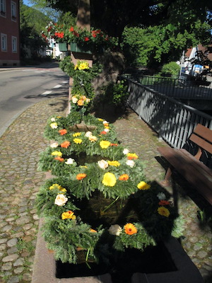 Pfingstblumenschmuck
