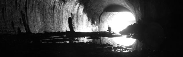 Tunnel mit Reflexionen Tunnel mit Reflexionen