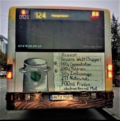 Busrückseite mit einem Suppenrezept für eine bessere Welt Busrückseite mit einem Suppenrezept für eine bessere Welt