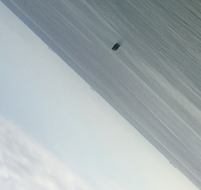 Umgestürzter und gekippter Blick auf das Meer