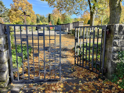Eingang zu einem Friedhof Eingang zu einem Friedhof