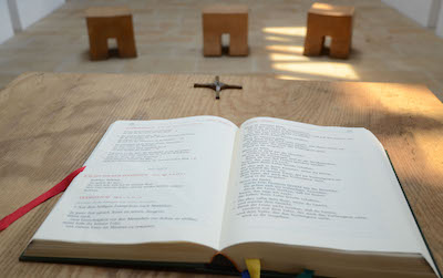 Aufgeschlagene Bibel Aufgeschlagene Bibel