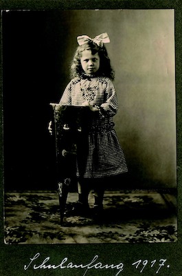 Schulanfängerin 1917