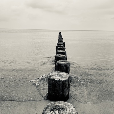 Wellenbrecher am Ostseestrand Wellenbrecher am Ostseestrand