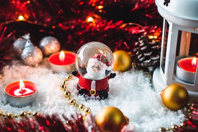 Nikolaus in einer Schneekugel