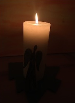 Eine leuchtende Kerze